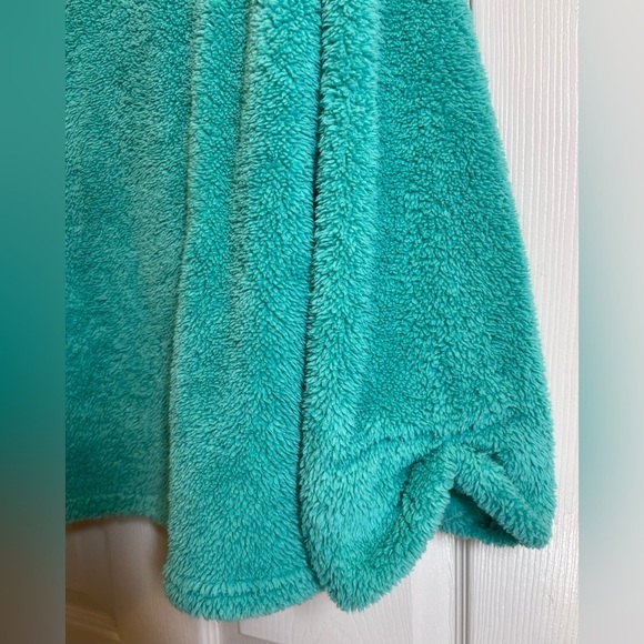 UMGEE Women’s Crew Neck Sherpa Pullover Jacket Size Small Aqua Blue Color - Picture 3 of 8